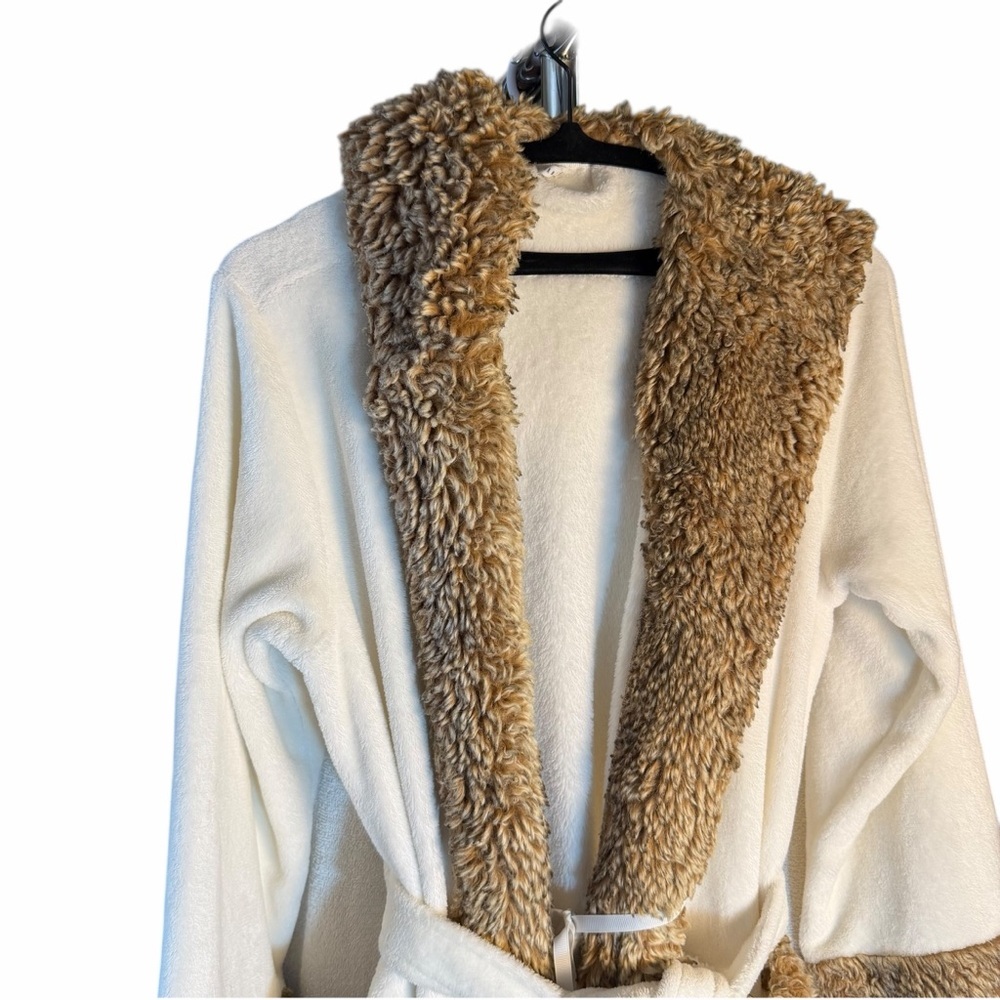 Pottery Barn Hooded Robe - Picture 4 of 10